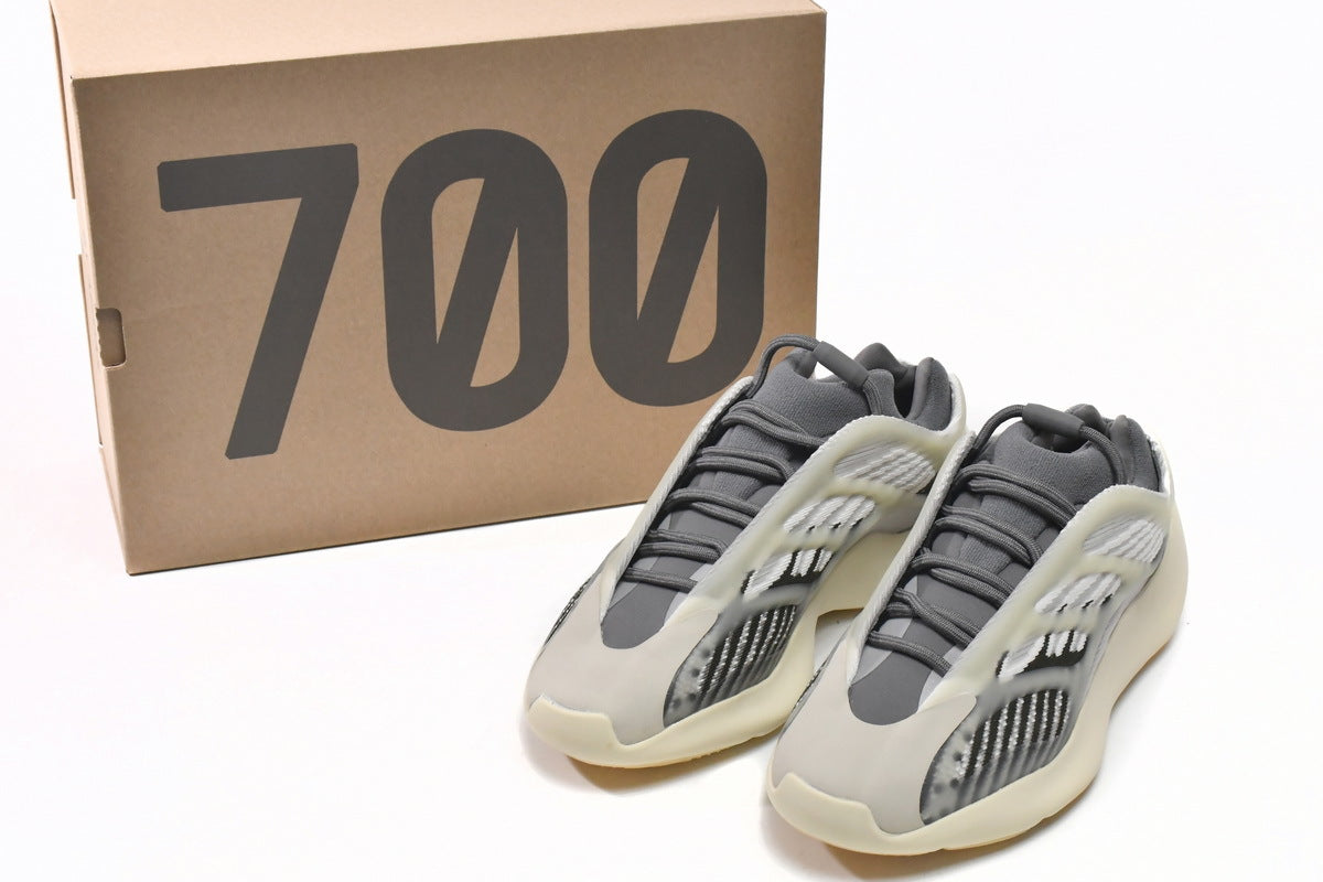 Yeezy 700 v3 Fade Salt Reps Sneaker ID1674