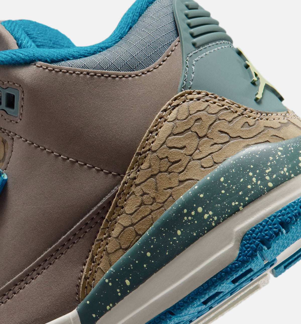 Air Jordan 3 Retro "Olive Grey" Little Kids' Shoe – Olive Grey/Green Abyss/Khaki/Sea Glass