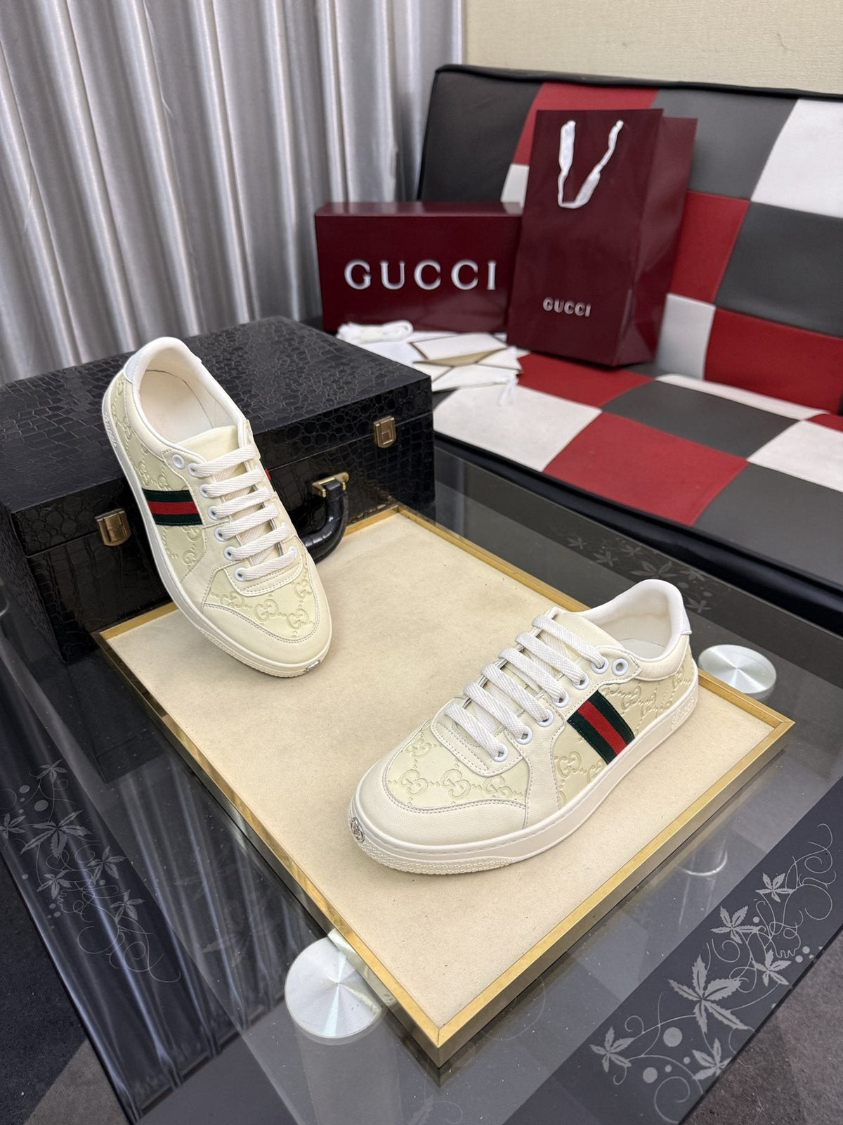 Gucci Patterned Low-Top Sneakers with Stripes